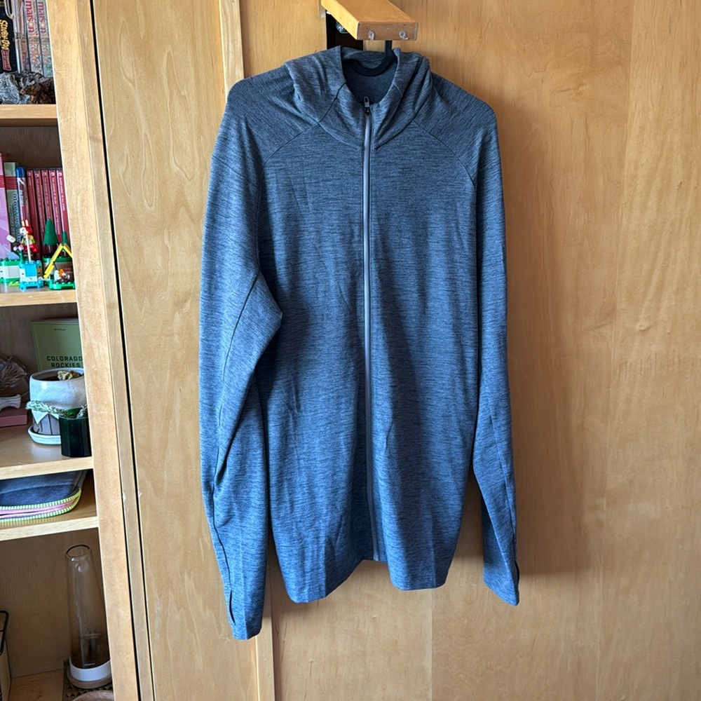 Men’s Lululemon large, long sleeve, full zip surge hoodie